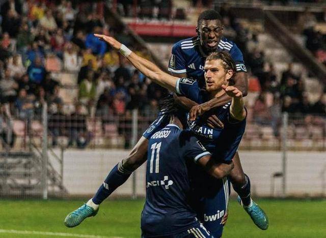 包含圣日耳曼精湛发挥！客场横扫巴黎FC的词条