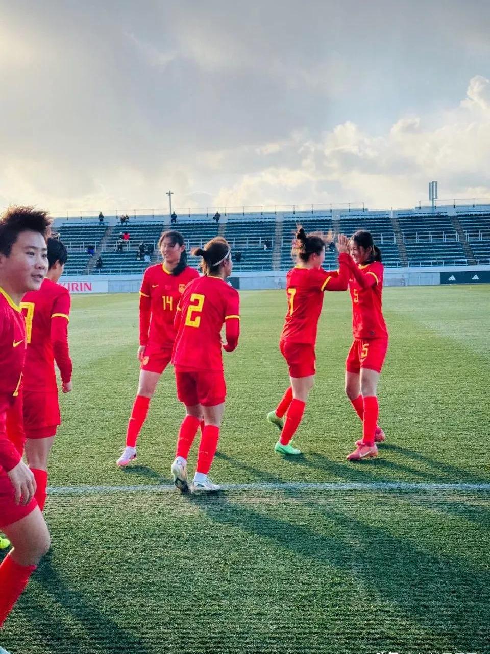 开云体育中国-世界顶级俱乐部在热身赛中进行对抗