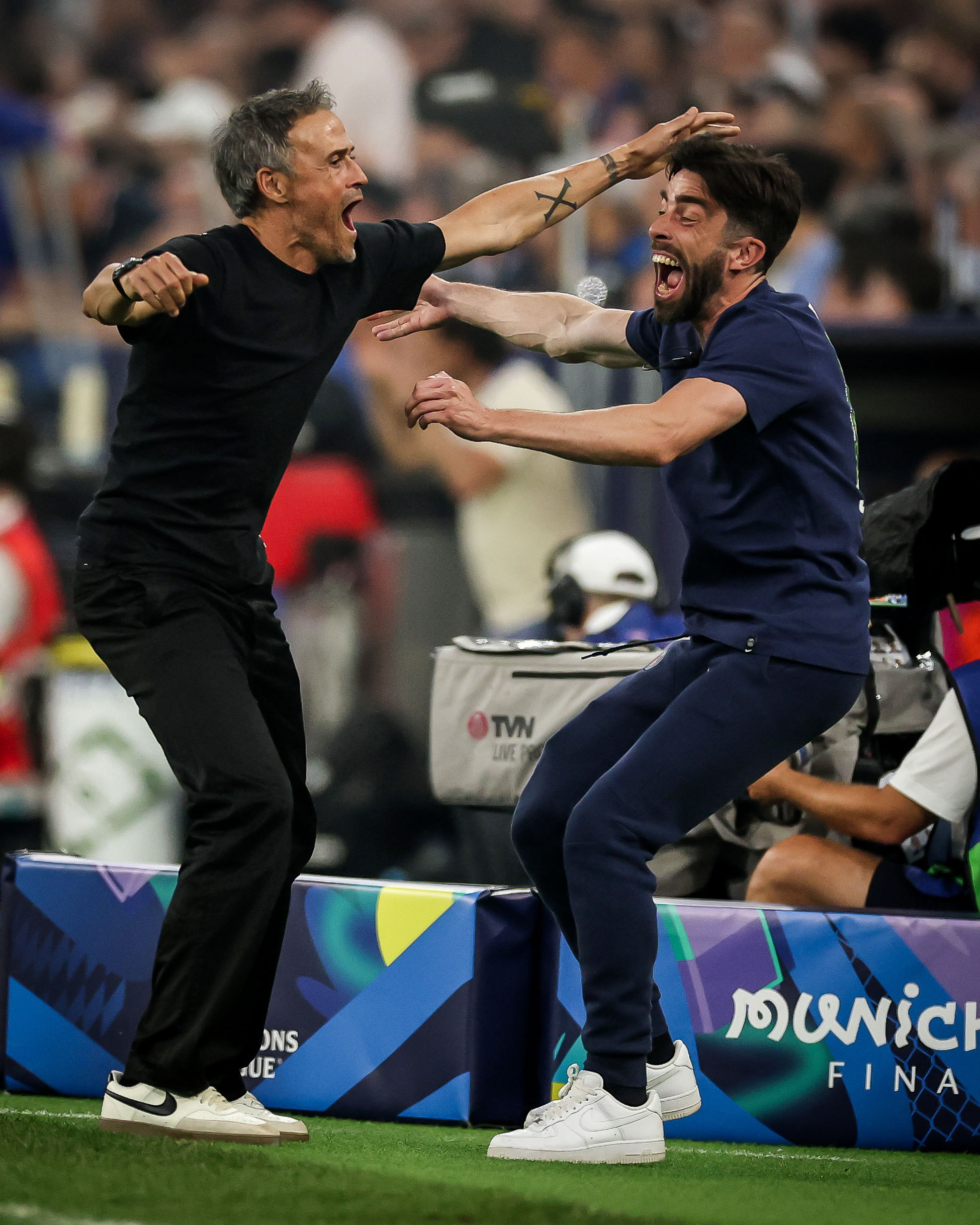 欧洲联赛竞技精彩绝伦,胜者将尽情庆祝的简单介绍 欧洲联赛竞技精彩绝伦,胜者将尽情庆祝的简单介绍