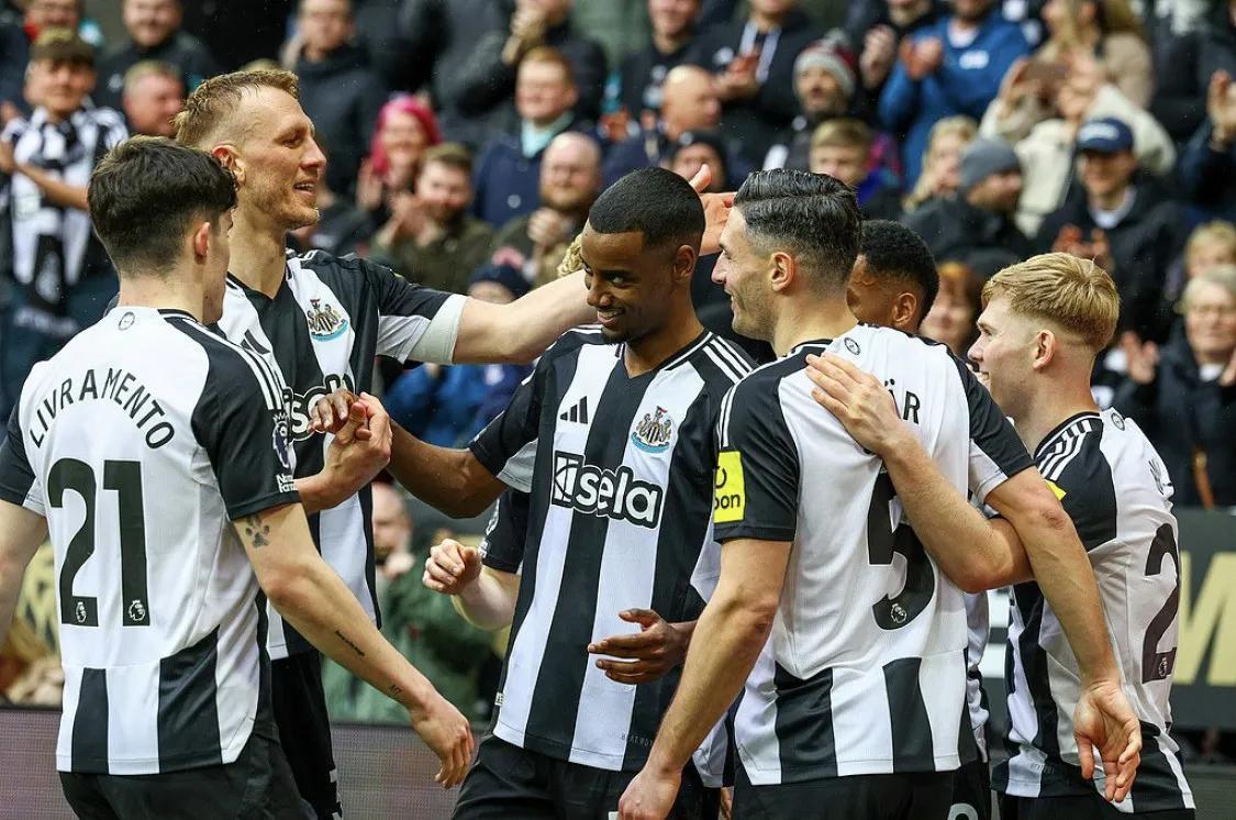 南方联队客场取胜，稳坐小组第一