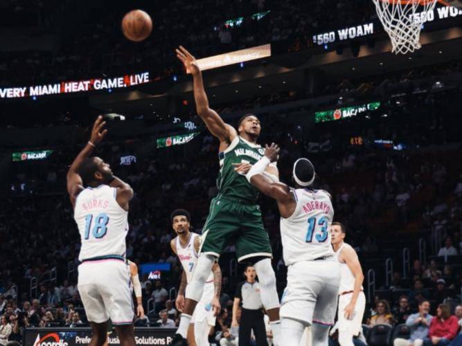 关于雄鹿大胜公牛,字母哥高效砍下40分的信息 关于雄鹿大胜公牛,字母哥高效砍下40分的信息