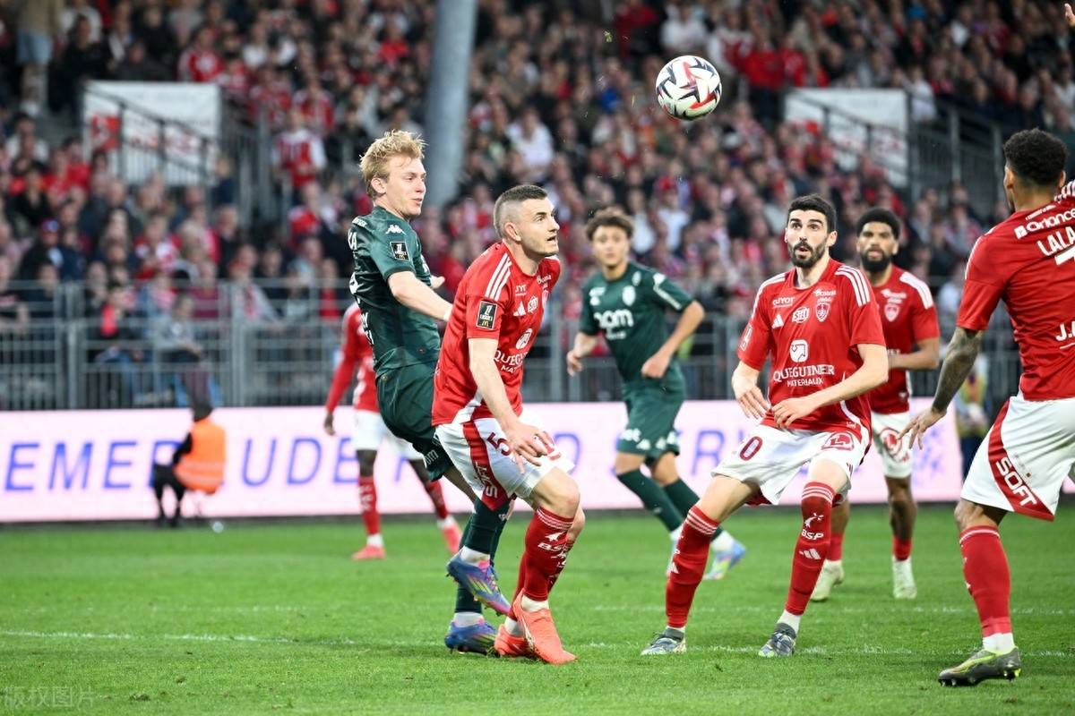 摩纳哥客场不敌强敌,球队阵地岌岌可危 摩纳哥客场不敌强敌,球队阵地岌岌可危