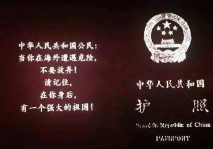 拿坡里三连胜,赢得球迷们的喝彩 拿坡里三连胜,赢得球迷们的喝彩