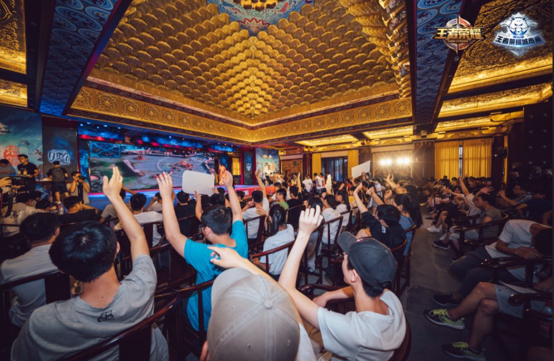 SHR轻取TSM,BDD关键团战开团秒人峡谷大战八强赛,让粉丝疯狂欢呼 SHR轻取TSM,BDD关键团战开团秒人峡谷大战八强赛,让粉丝疯狂欢呼