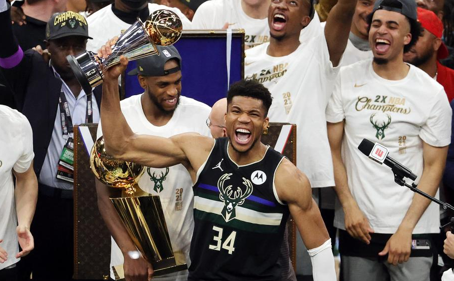 关于雄鹿队势不可挡连胜,崭露头角称霸东部夺冠的信息 关于雄鹿队势不可挡连胜,崭露头角称霸东部夺冠的信息