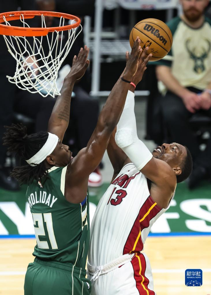 雄鹿主场击败热火,率先晋级东部决赛 雄鹿主场击败热火,率先晋级东部决赛