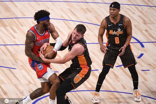 开云体育官网-活塞擒魔术，止步两连败