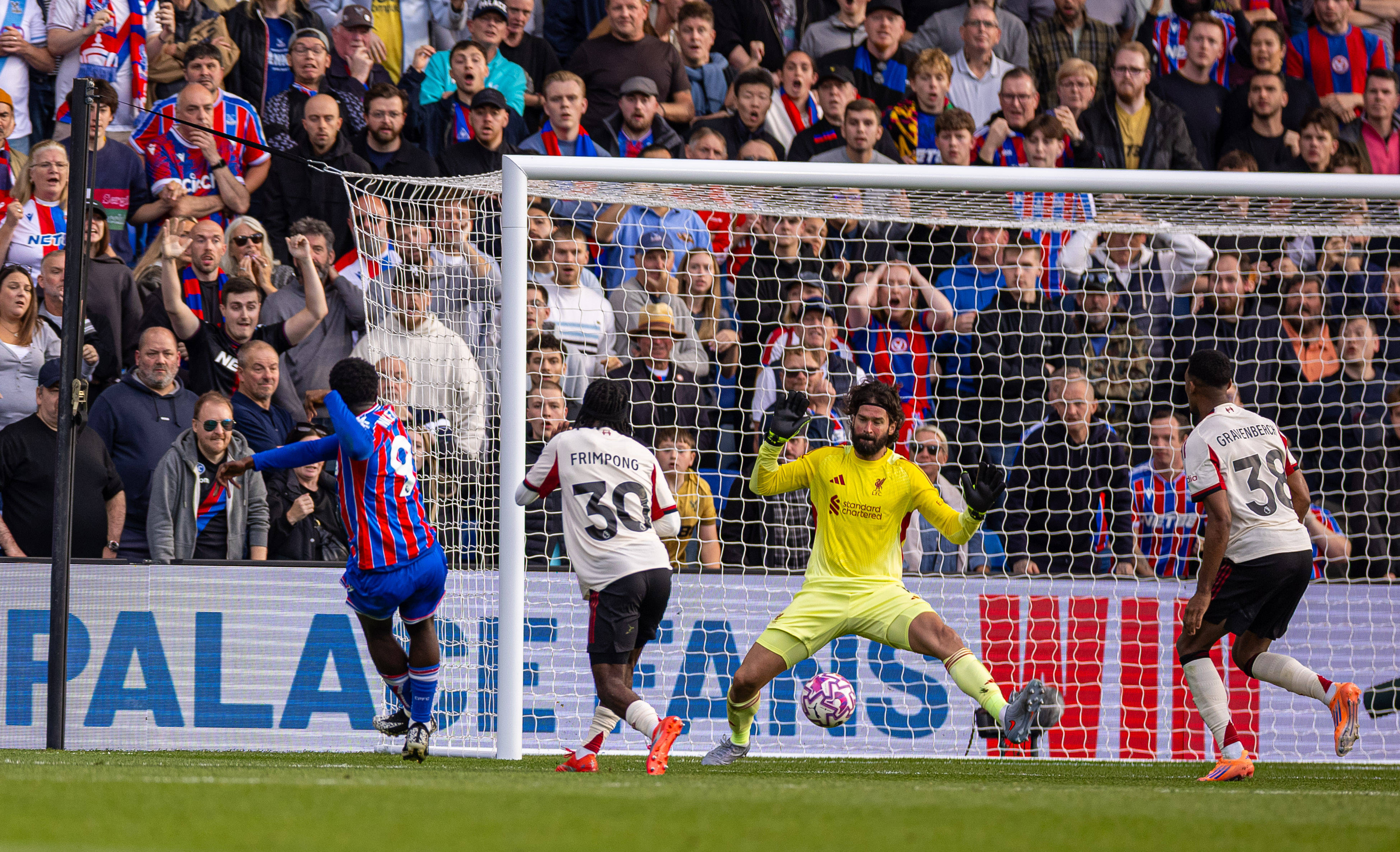 曼城客场大胜对手，继续紧追英超领头羊