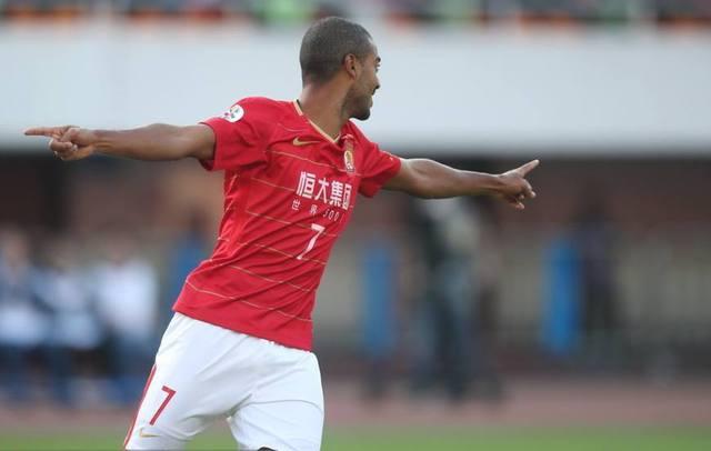 恒大客场不敌上港，遭遇阻击失分