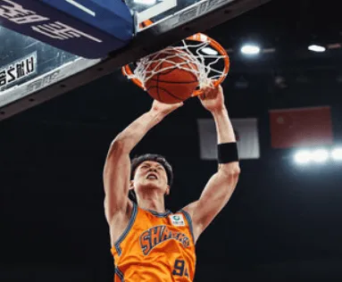 开云体育-雷霆翻盘独行侠，王哲林点燃赛场