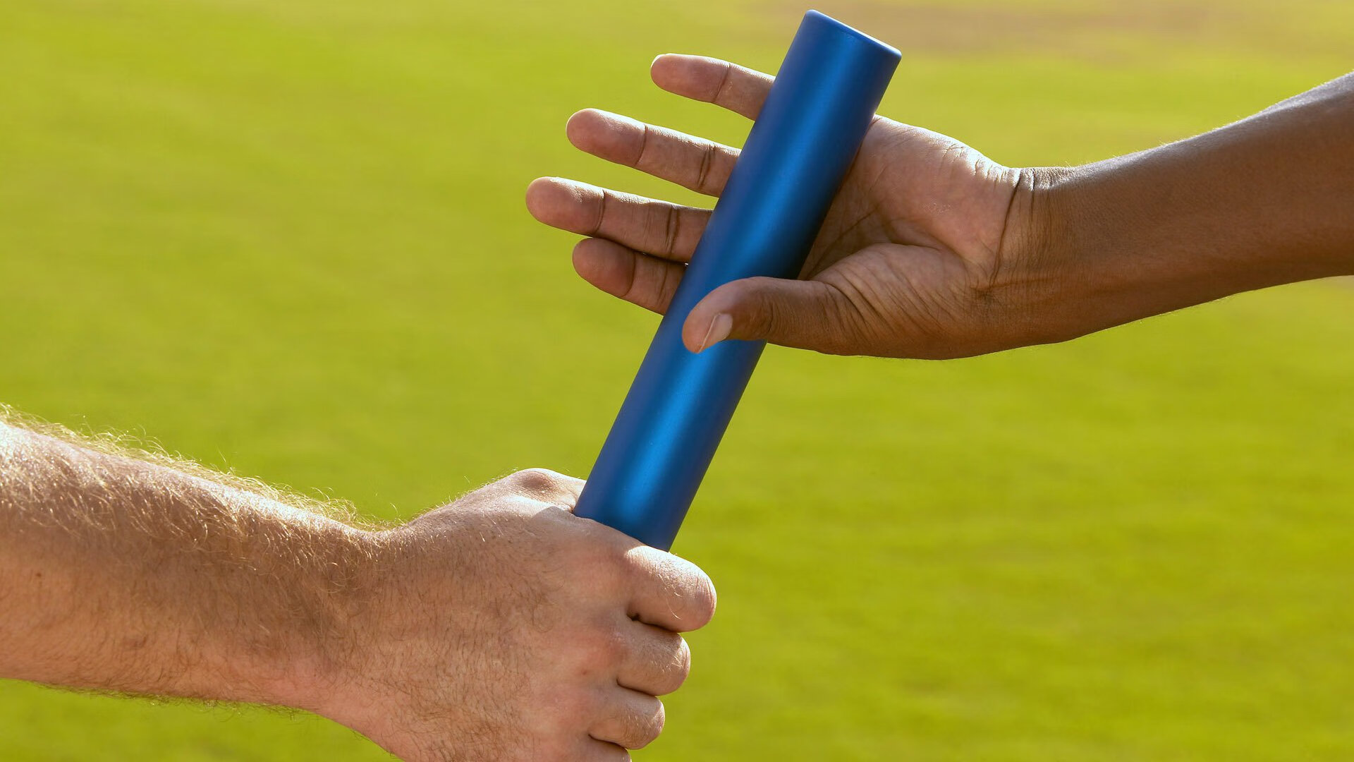 新纪元赤焰与寒锋,当汉密尔顿的觉醒撞上阿斯顿·马丁的钢铁雄心